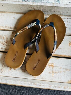 Rip Curl Flip Flop Sandals with Hawaiian Themed Navy Straps Size 8